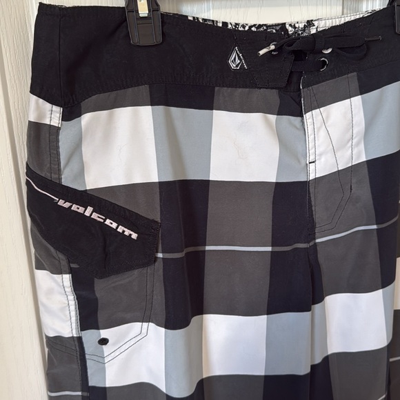 VOLCOM Stone Boars Shorts Men’s Swimsuit - Picture 2 of 6